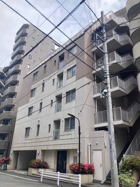 1LDK apartment in Minato Ward, Tokyo - Photo 1