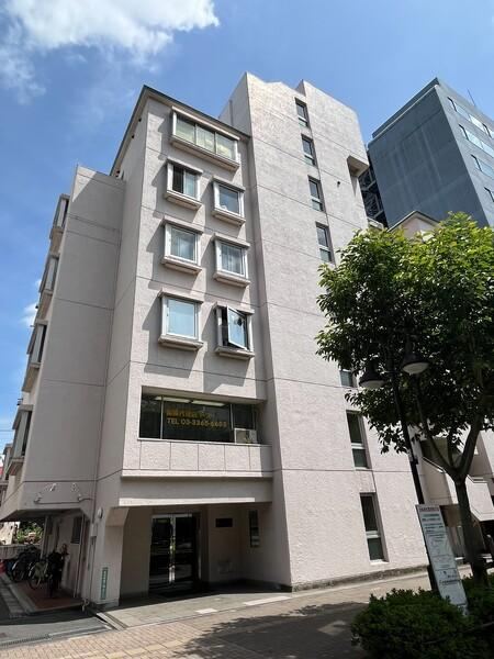 2DK apartment in Nakano Ward, Tokyo - Photo 1