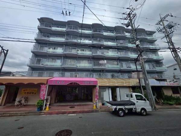 3LDK apartment in Kadoma, Osaka - Photo 1