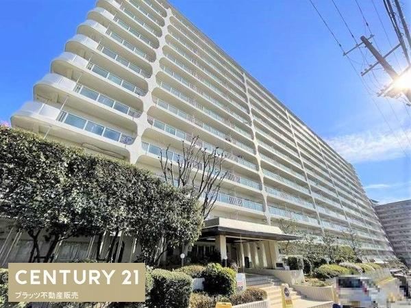 2LDK apartment in Toyonaka, Osaka - Photo 1