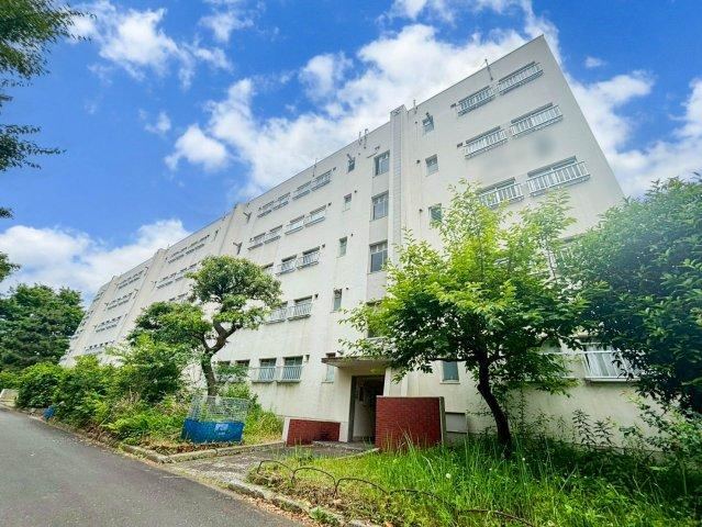 2DK apartment in Chofu, Tokyo - Photo 1