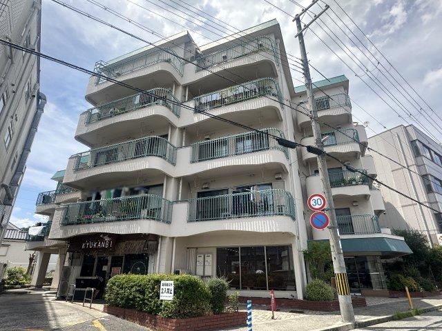 3LDK apartment in Nishinomiya, Hyogo - Photo 1