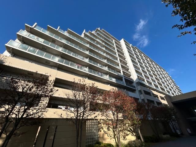 4LDK apartment in Fuchu, Tokyo - Photo 1