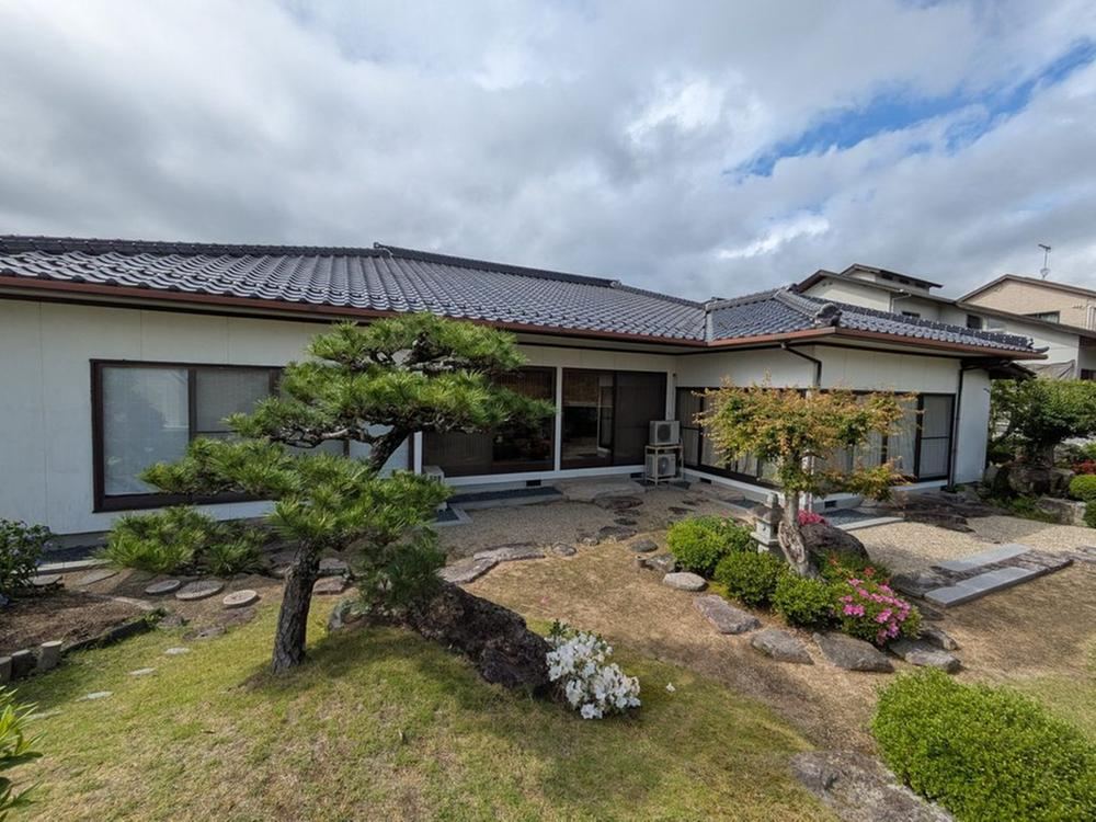 5LDK house in Ube, Yamaguchi - Photo 1