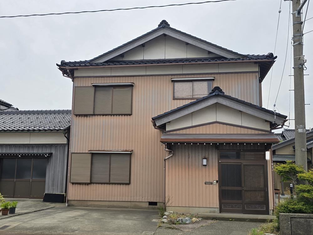 6LDK house in Komatsu, Ishikawa - Photo 1
