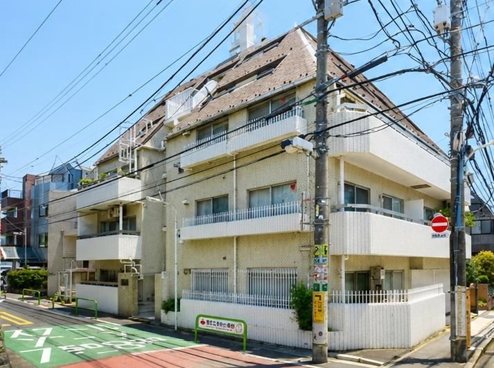 2DK apartment in Minato Ward, Tokyo - Photo 1