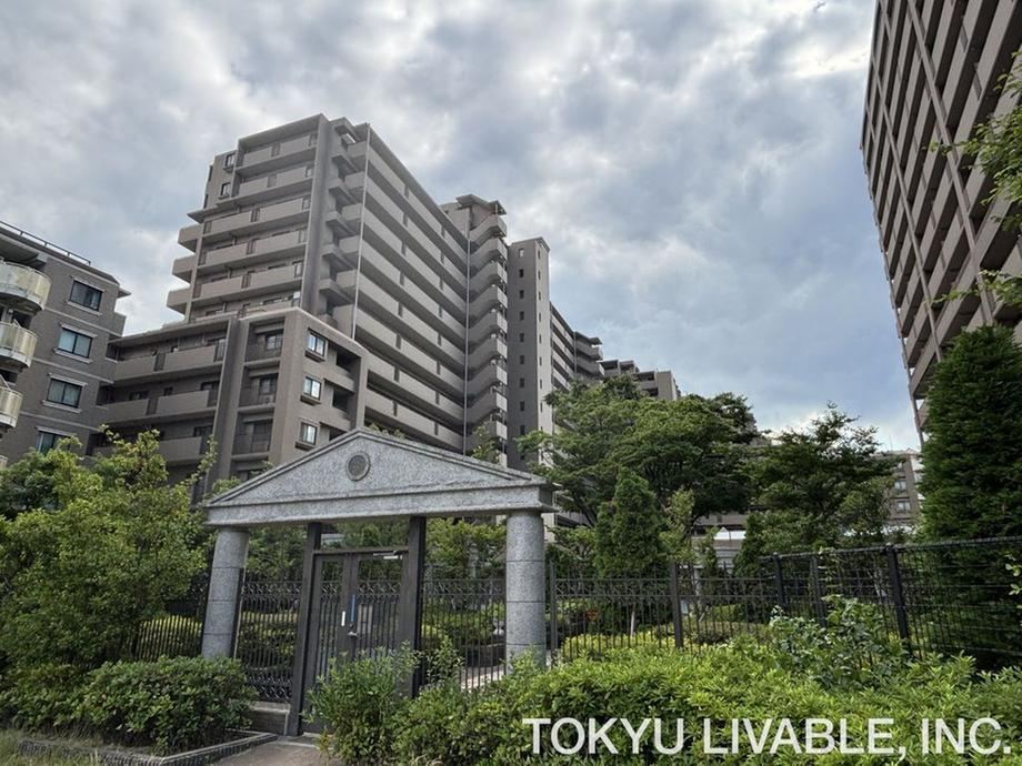 4LDK apartment in Higashinada Ward, Kobe, Hyogo - Photo 1