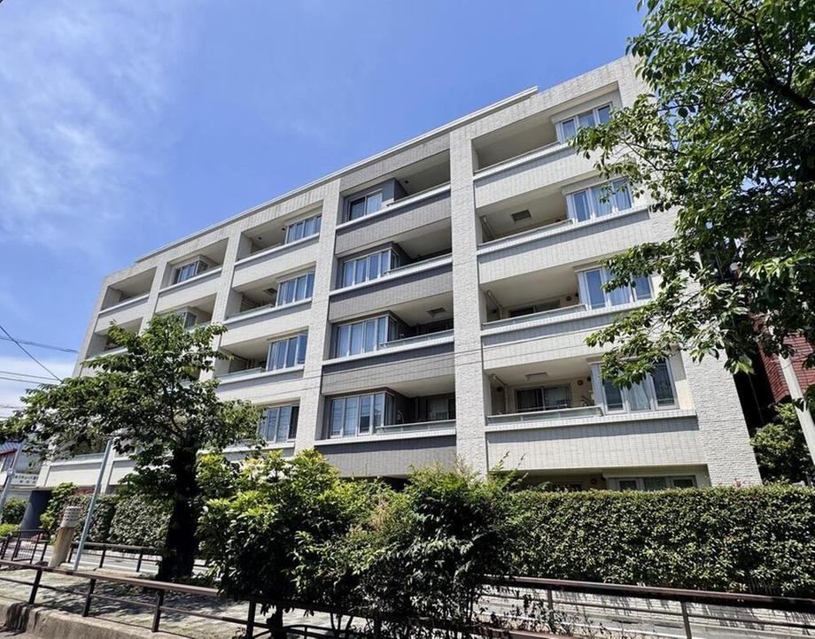 3LDK apartment in Meguro Ward, Tokyo - Photo 1