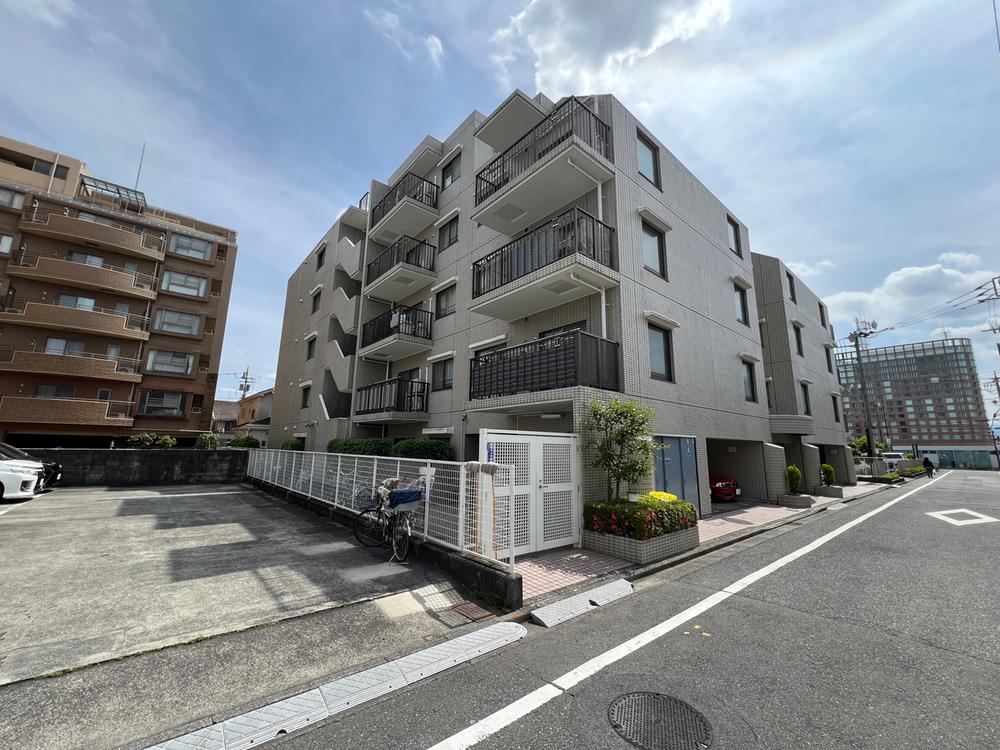 3LDK apartment in Fussa, Tokyo - Photo 1