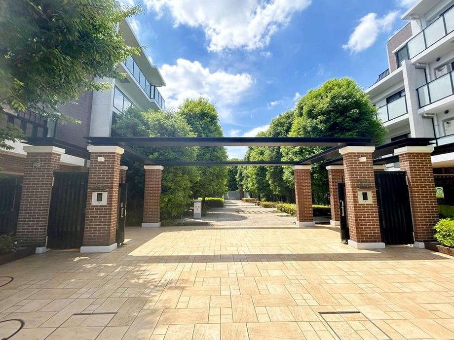 3LDK apartment in Mitaka, Tokyo - Photo 1