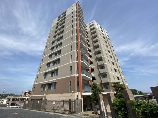 4LDK apartment in Toyota, Aichi - Photo 1