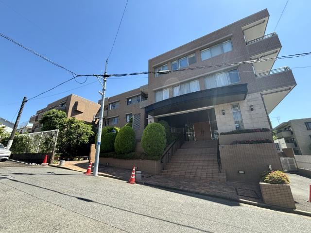 2LDK+S apartment in Shibuya Ward, Tokyo - Photo 1