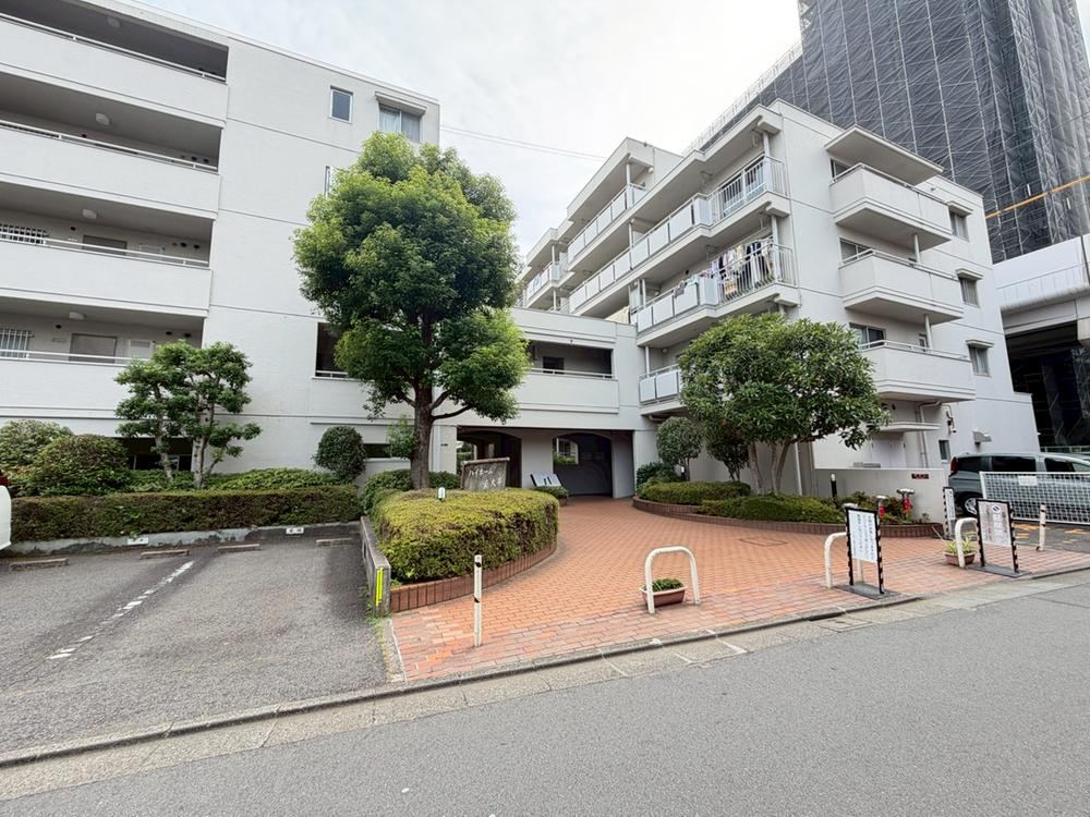 3LDK apartment in Shinagawa Ward, Tokyo - Photo 1