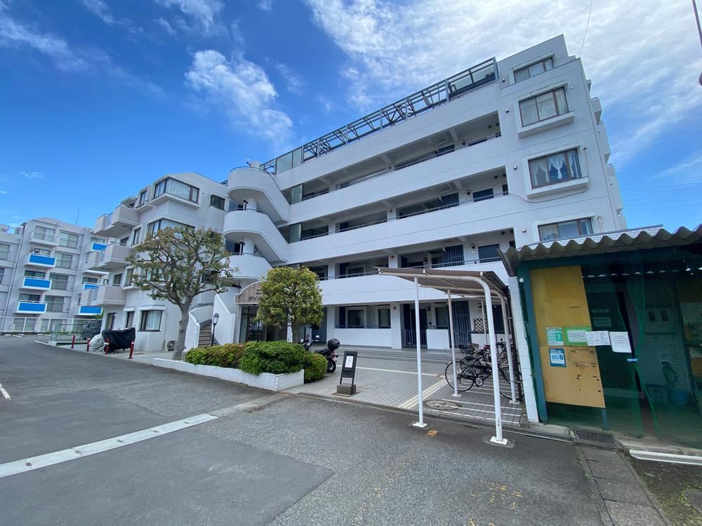 3DK apartment in Asahi Ward, Yokohama, Kanagawa - Photo 1