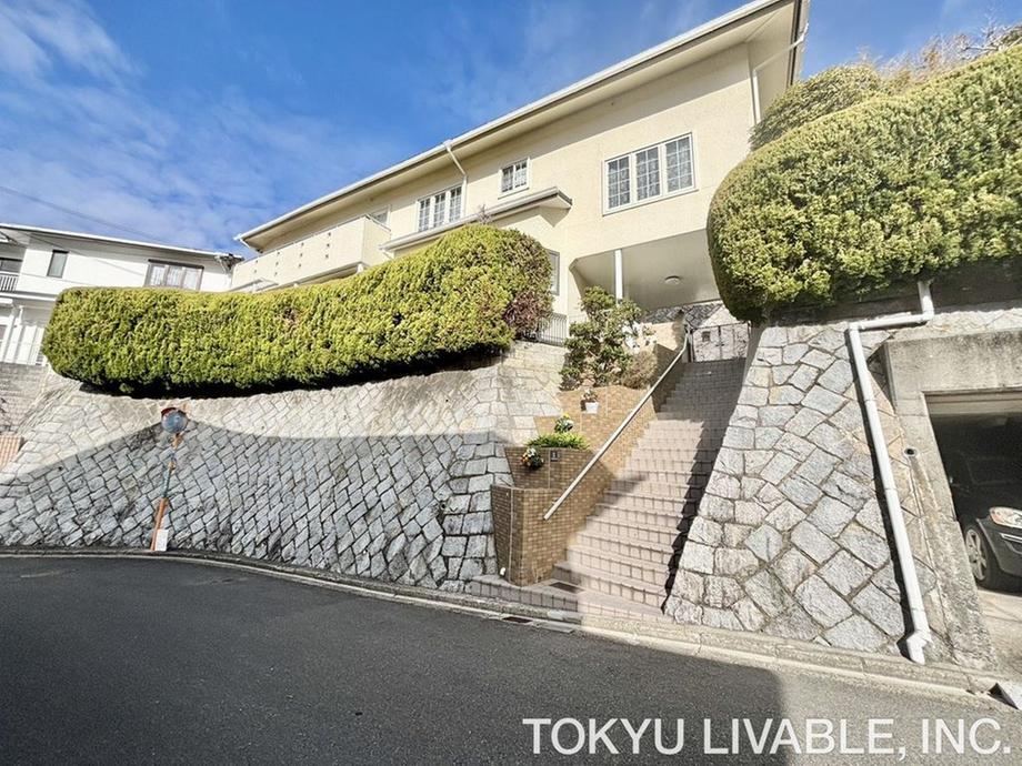 5LDK+S house in Takatsuki, Osaka - Photo 1