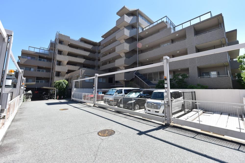 4LDK apartment in Nishinomiya, Hyogo - Photo 1