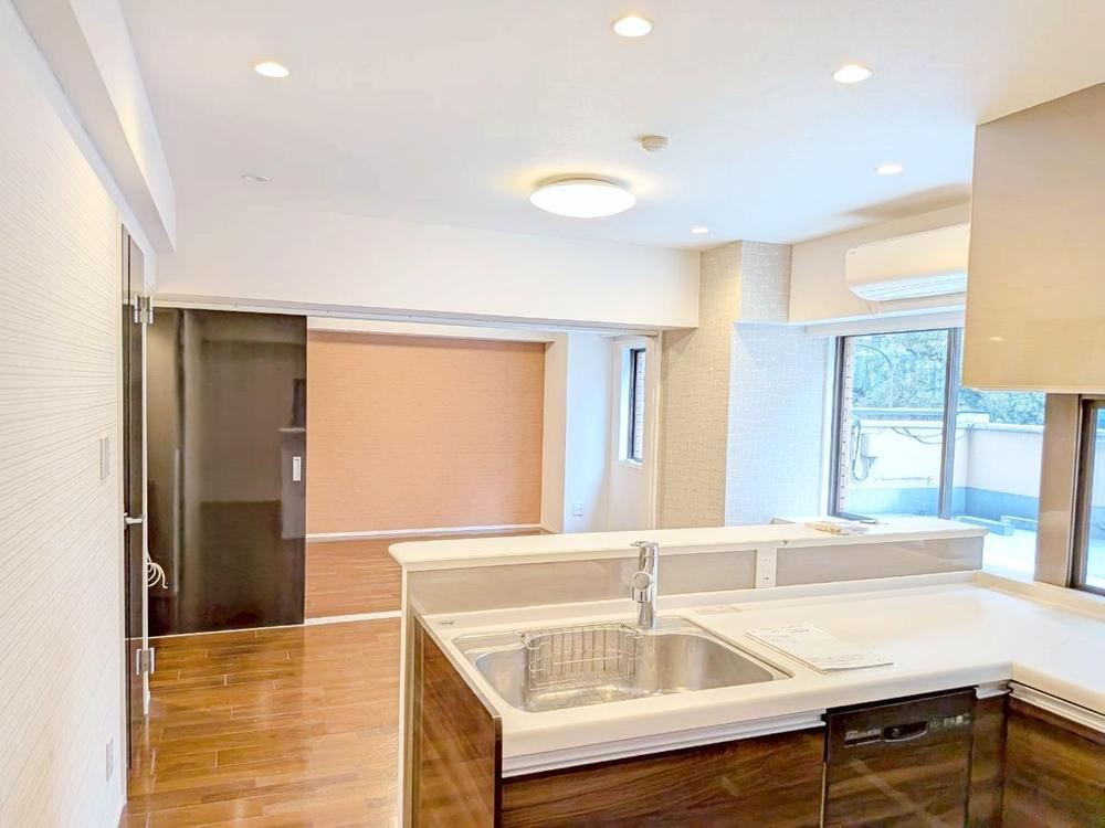 2LDK apartment in Bunkyo Ward, Tokyo - Photo 1