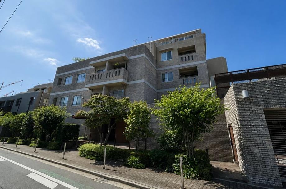 3LDK apartment in Shinjuku Ward, Tokyo - Photo 1