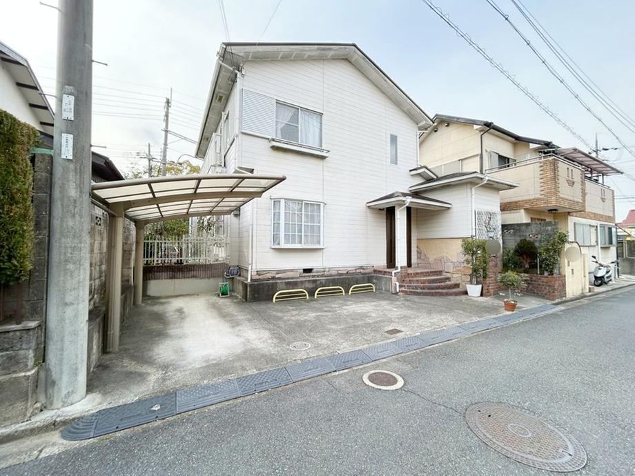 5LDK+S house in Hirakata, Osaka - Photo 1