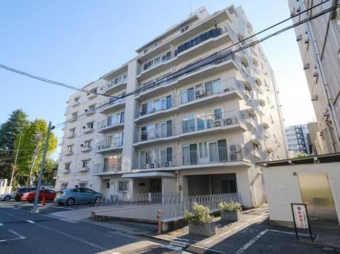 studio apartment in Shibuya Ward, Tokyo - Photo 1