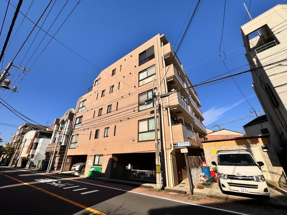 3LDK+S apartment in Naka Ward, Yokohama, Kanagawa - Photo 1