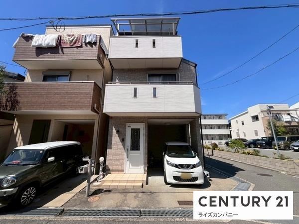 3LDK house in Nishi Ward, Sakai, Osaka - Photo 1