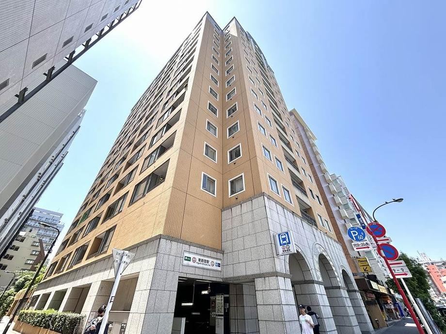 2LDK apartment in Shinjuku Ward, Tokyo - Photo 1