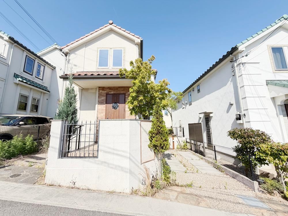 3LDK house in Tarumi Ward, Kobe, Hyogo - Photo 1