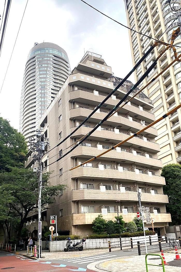 1LDK apartment in Minato Ward, Tokyo - Photo 1