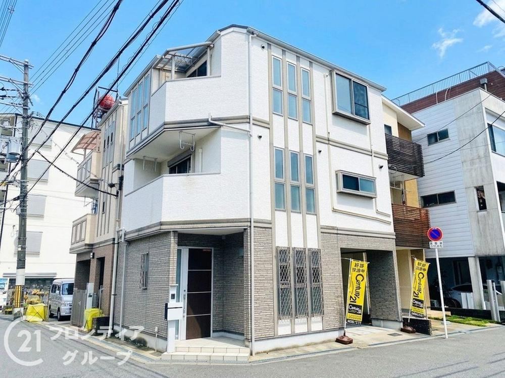 3LDK house in Higashiyodogawa Ward, Osaka - Photo 1