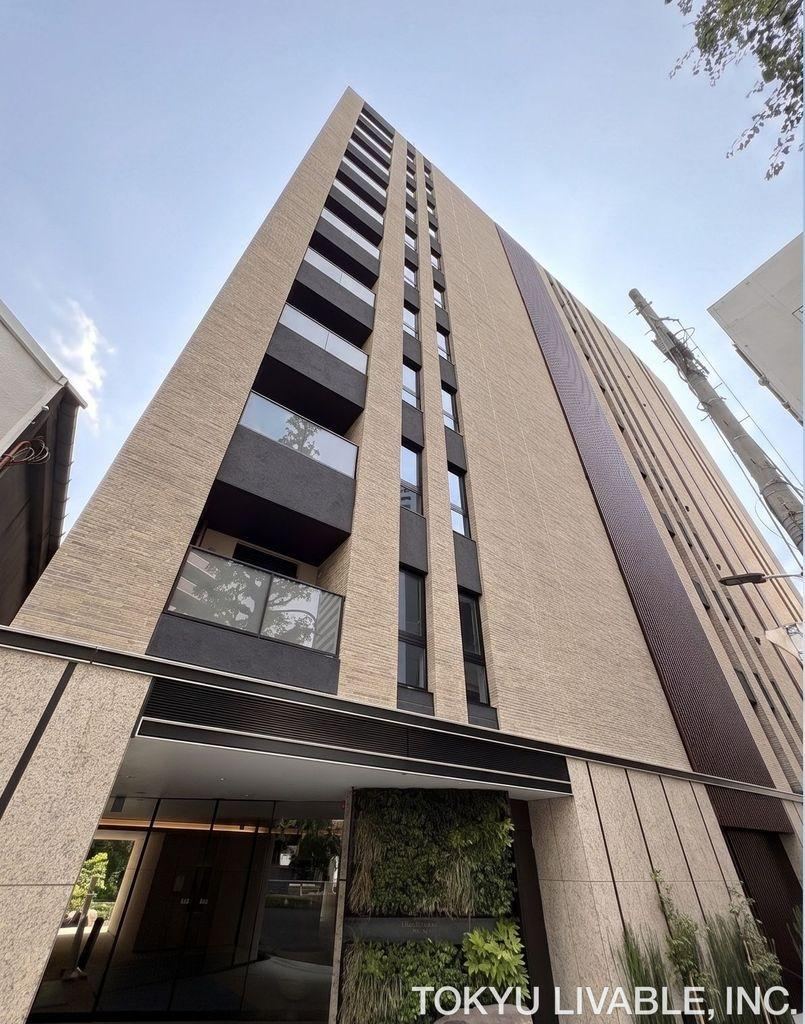 2LDK apartment in Minato Ward, Tokyo - Photo 1