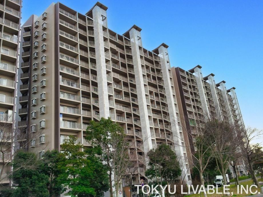 2LDK apartment in Hirakata, Osaka - Photo 1