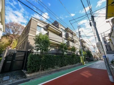 1LDK apartment in Minato Ward, Tokyo - Photo 1