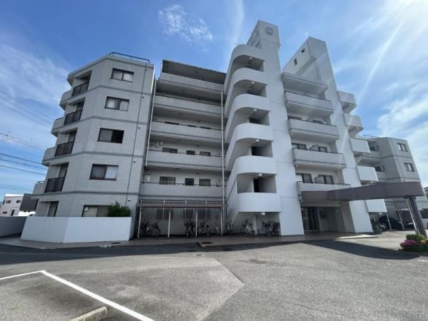 4LDK apartment in Okazaki, Aichi - Photo 1