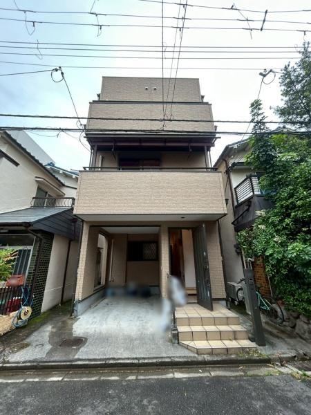 4LDK house in Higashiosaka, Osaka - Photo 1