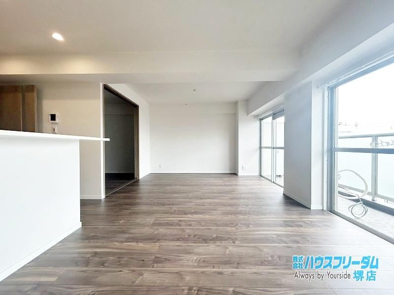 3LDK apartment in Sakai Ward, Sakai, Osaka - Photo 1