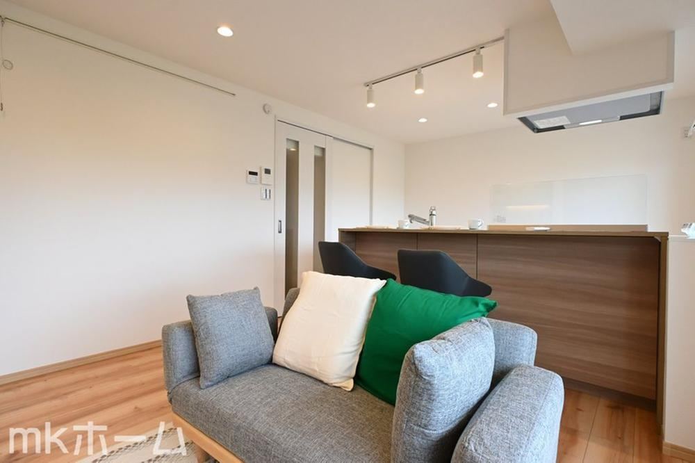 2LDK apartment in Mihama Ward, Chiba - Photo 1
