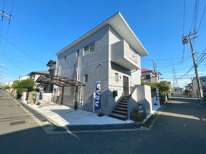 4LDK house in Takatsuki, Osaka - Photo 1
