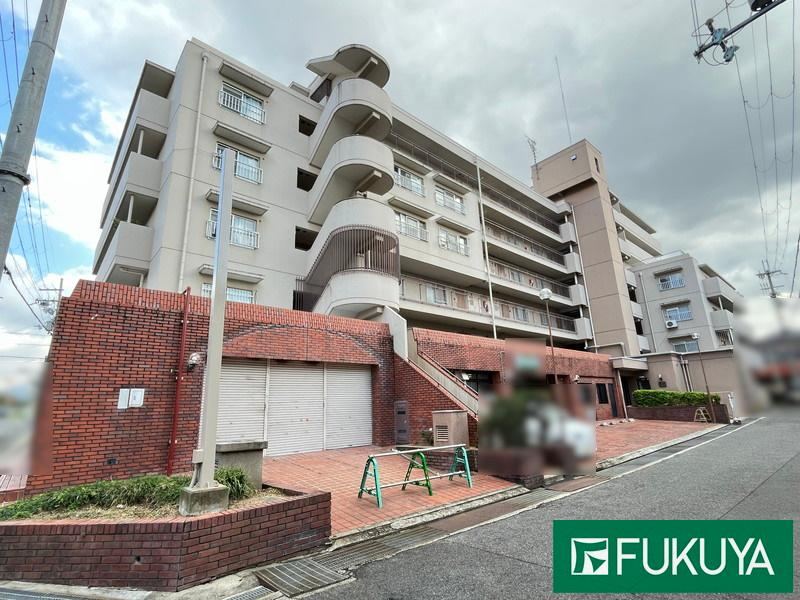 4LDK apartment in Kashihara, Nara - Photo 1