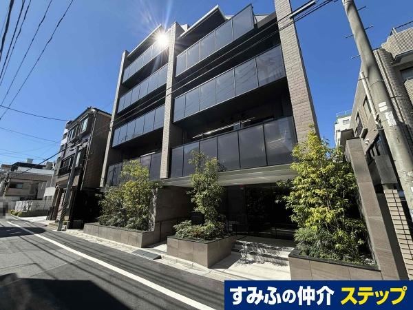 3LDK apartment in Shinjuku Ward, Tokyo - Photo 1