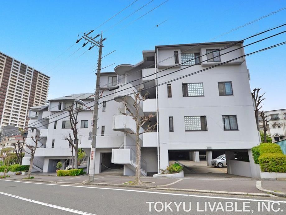 3LDK apartment in Hirakata, Osaka - Photo 1