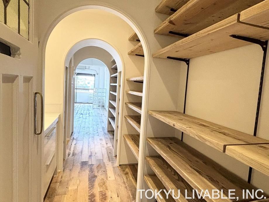studio apartment in Meguro Ward, Tokyo - Photo 1