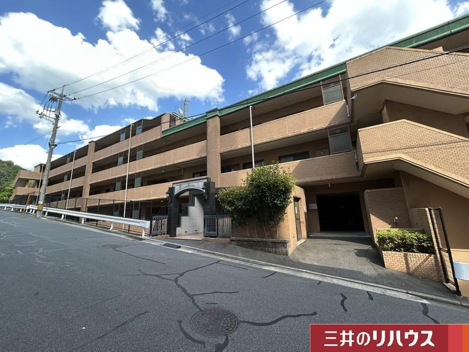 4LDK apartment in Higashi Ward, Hiroshima - Photo 1