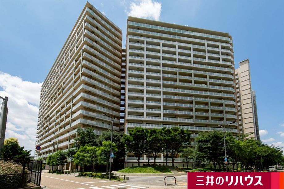 4LDK apartment in Settsu, Osaka - Photo 1