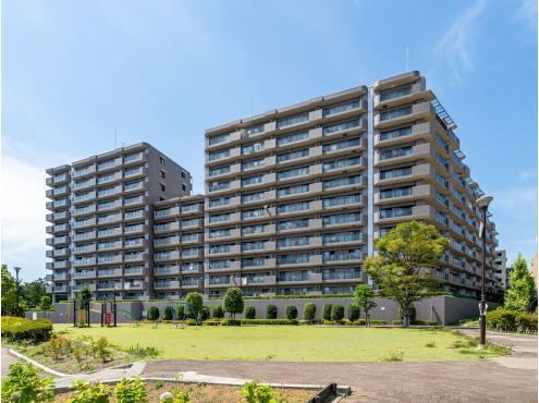 3LDK apartment in Totsuka Ward, Yokohama, Kanagawa - Photo 1