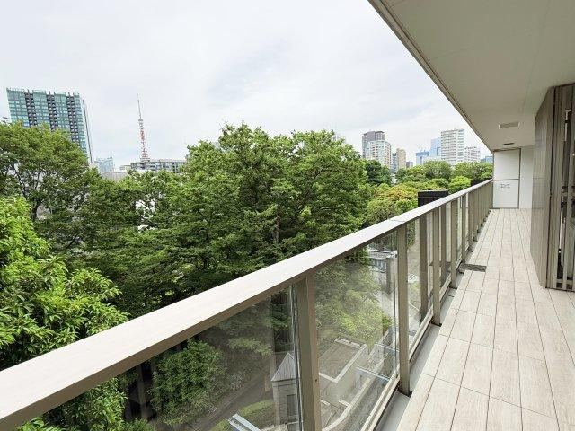 2LDK apartment in Minato Ward, Tokyo - Photo 1