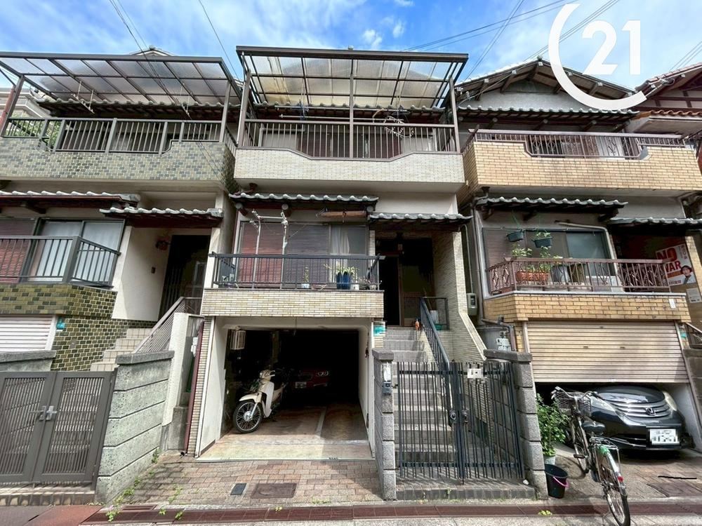 5DK house in Minato Ward, Osaka - Photo 1