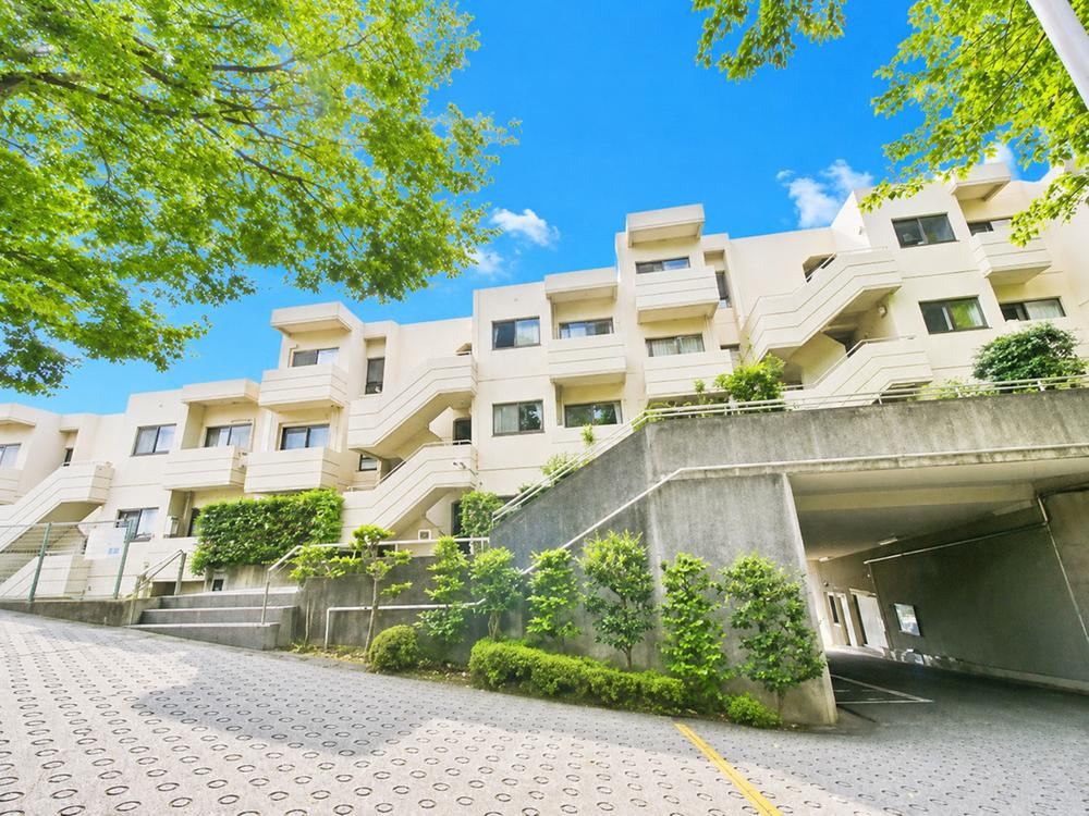 3LDK apartment in Isogo Ward, Yokohama, Kanagawa - Photo 1