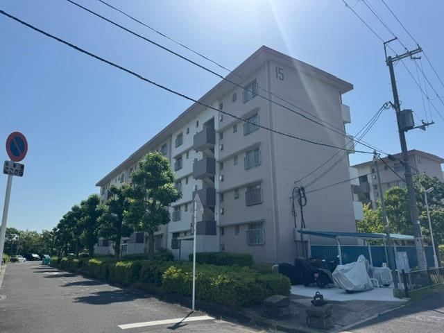 3DK apartment in Hirakata, Osaka - Photo 1
