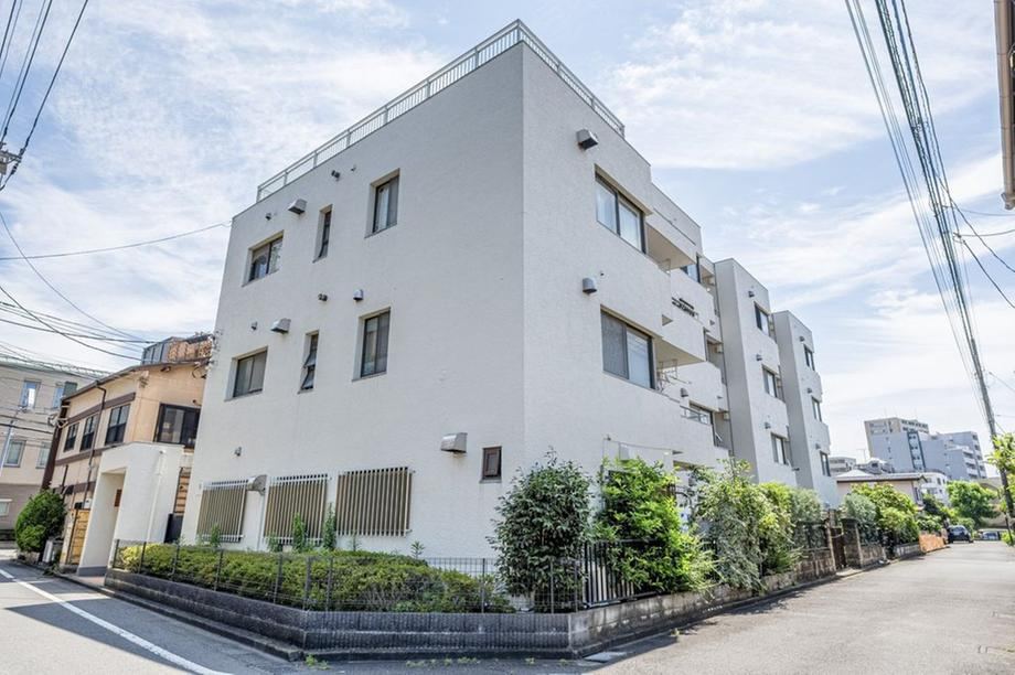 2LDK apartment in Chofu, Tokyo - Photo 1